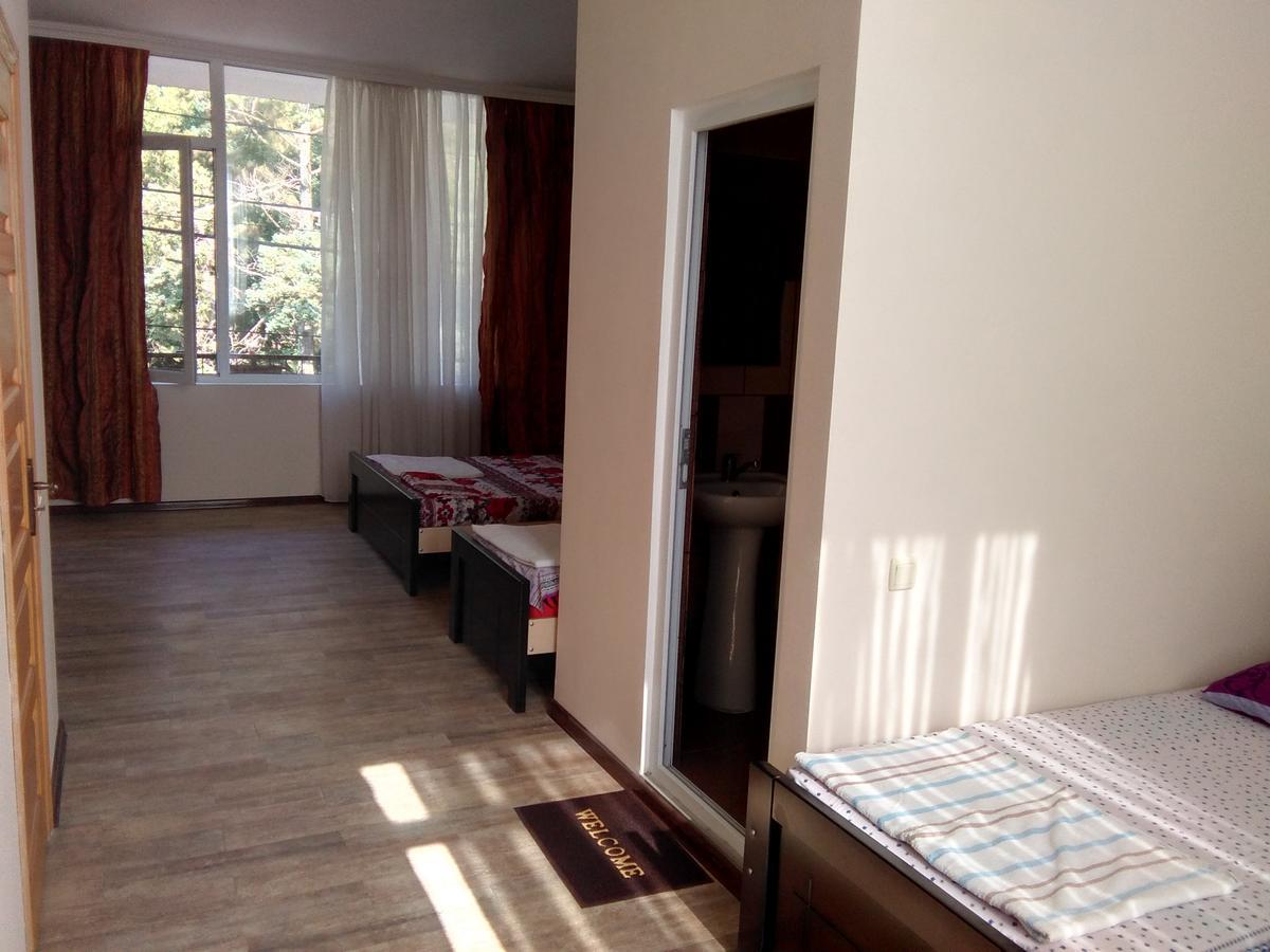 Str.Agmashenebeli 548 Hotel Кобулети Екстериор снимка