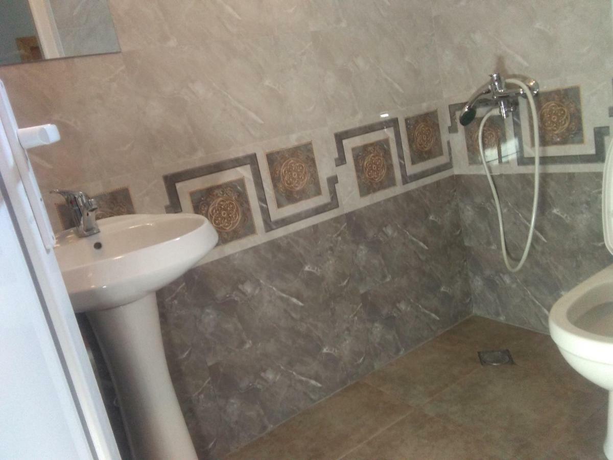 Str.Agmashenebeli 548 Hotel Кобулети Екстериор снимка