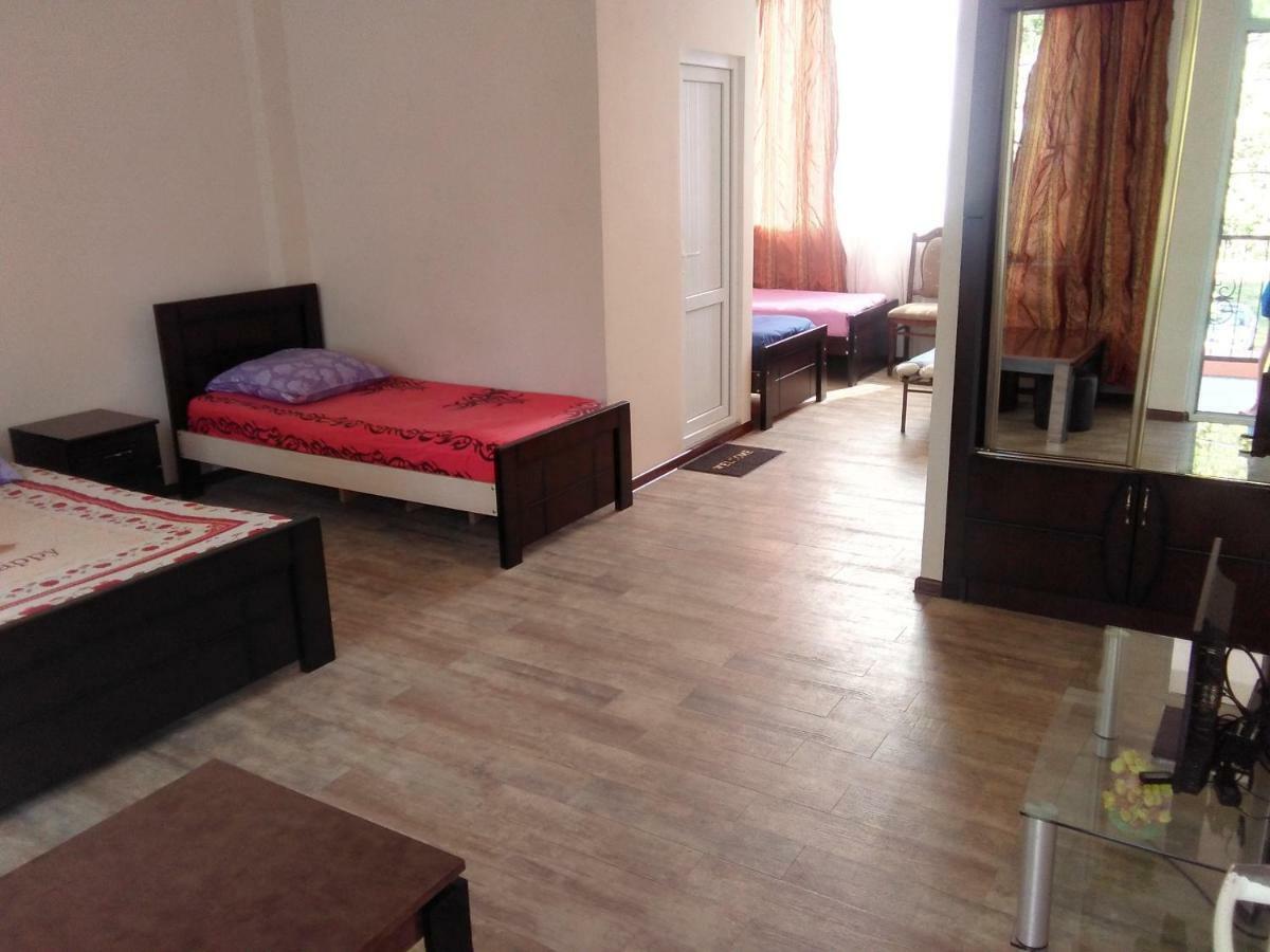 Str.Agmashenebeli 548 Hotel Кобулети Екстериор снимка