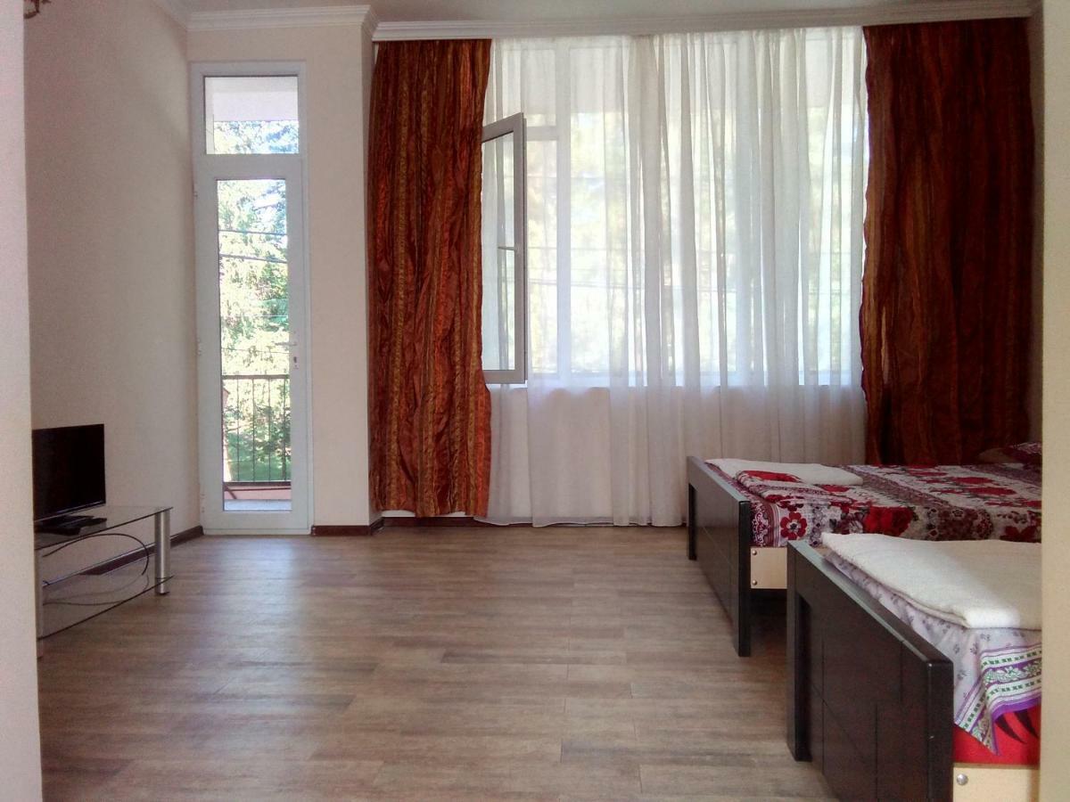Str.Agmashenebeli 548 Hotel Кобулети Екстериор снимка