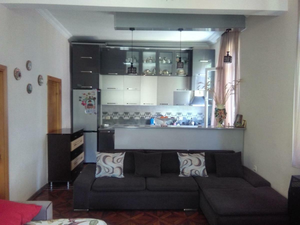 Str.Agmashenebeli 548 Hotel Кобулети Екстериор снимка