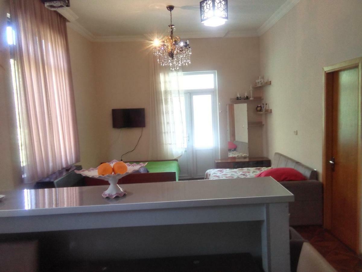 Str.Agmashenebeli 548 Hotel Кобулети Екстериор снимка