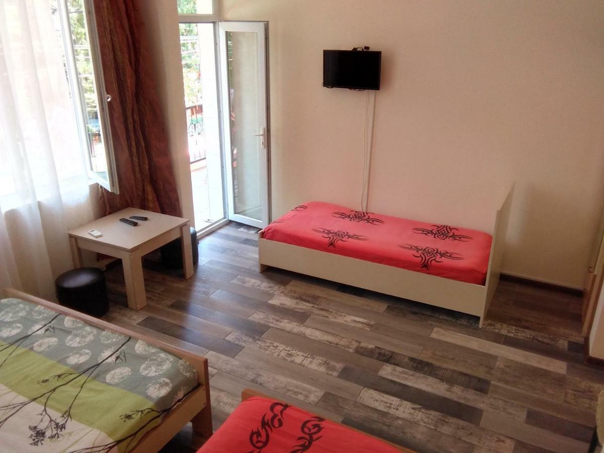 Str.Agmashenebeli 548 Hotel Кобулети Екстериор снимка