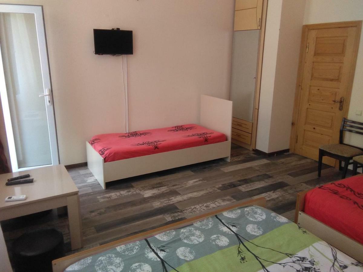 Str.Agmashenebeli 548 Hotel Кобулети Екстериор снимка