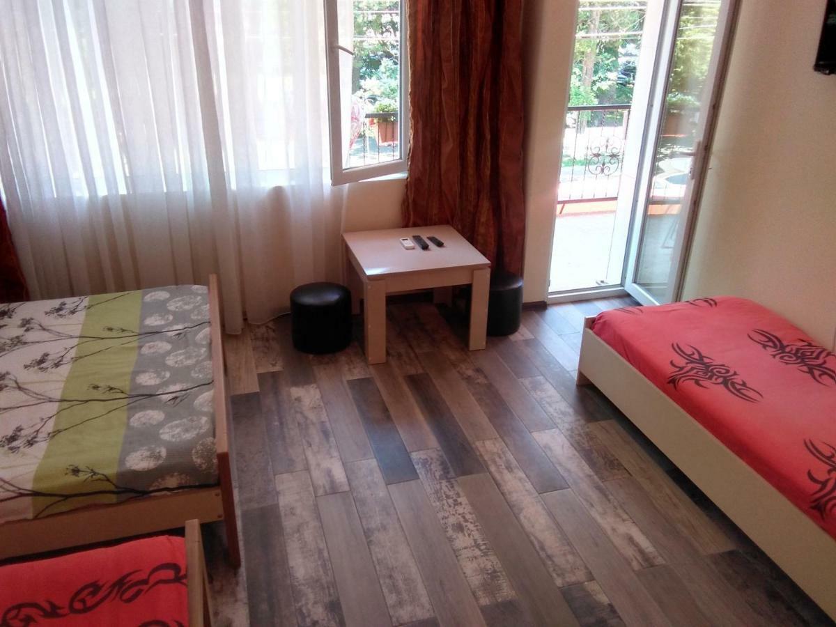 Str.Agmashenebeli 548 Hotel Кобулети Екстериор снимка
